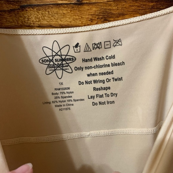 NWT Sonic Slimmers Nude Compression Cami Smoother Shaper Plus 1X - Picture 2 of 5